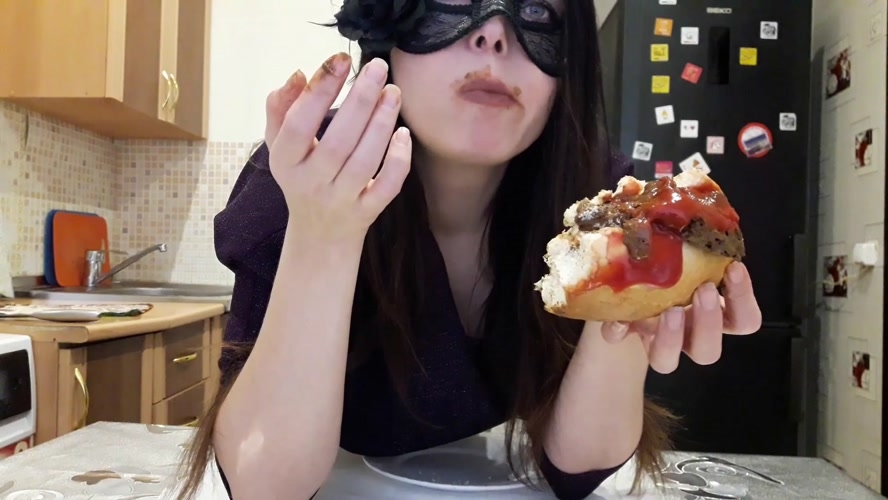 I eat hot dog with shit - With Actress: ScatLina  [MPEG-4] (2018) [FullHD 1920x1080]