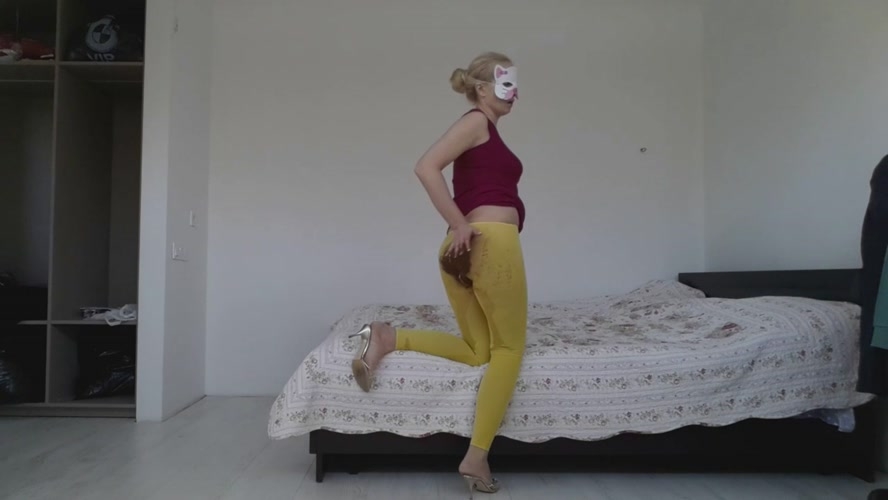 Yellow Tights Slap Messy - With Actress: Thefartbabes [MPEG-4] (2022) [FullHD 1920x1080]