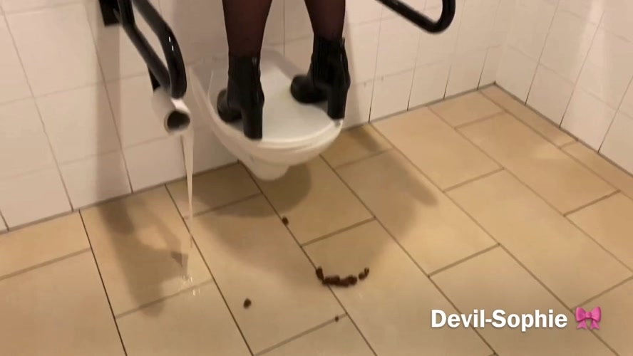 Fastfood piglets really messed up the fastfood toilet shit - With Actress: Devil Sophie [MPEG-4] (2022) [UltraHD/4K 3840x2160]