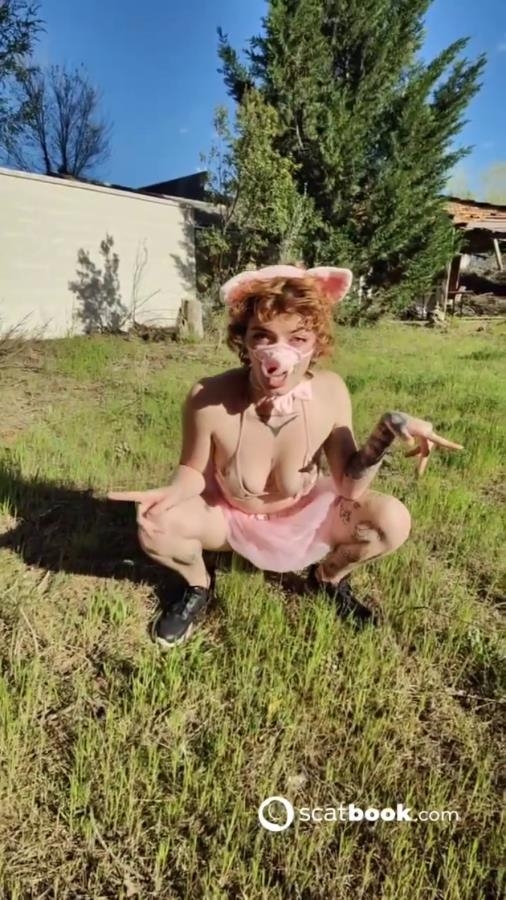Malafalda Pig Peeing On Lawn P1 [MPEG-4] (2025) [SD ]