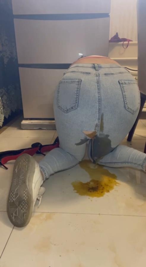 Diarrhea Without Taking Off Jeans, by Hot Chinese Woman. P1 [MPEG-4] (2025) [SD ]