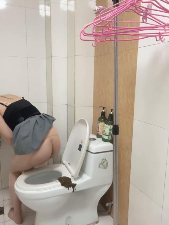 Longbao Chinese Woman in Toilet Talking. P1 [MPEG-4] (2025) [SD ]