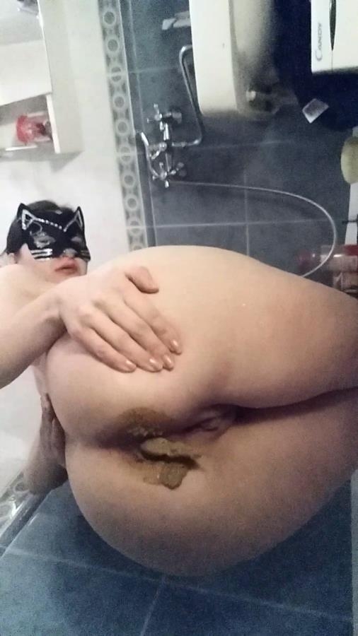 Sitting and total smearing in bathroom - With Actress: nastygirl [MPEG-4] (2025) [SD ]