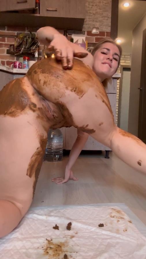 Pooping and extreme smearing - With Actress: Misty Phoenix [MPEG-4] (2025) [SD ]