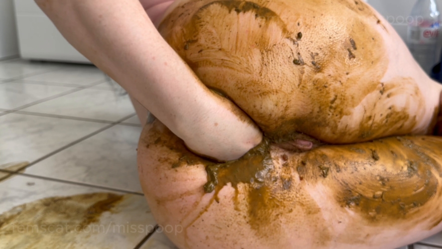 A stranger I met in the naturist area of Cap dAgde - With Actress: MissPoop [MPEG-4] (2025) [2K ]